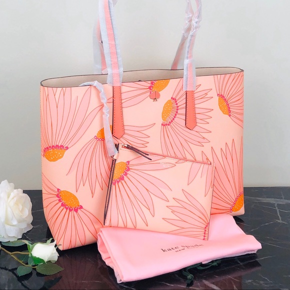 ❤️SOLD OUT❌Kate Spade Molly Flower Falling Tote❤️ - Picture 2 of 16